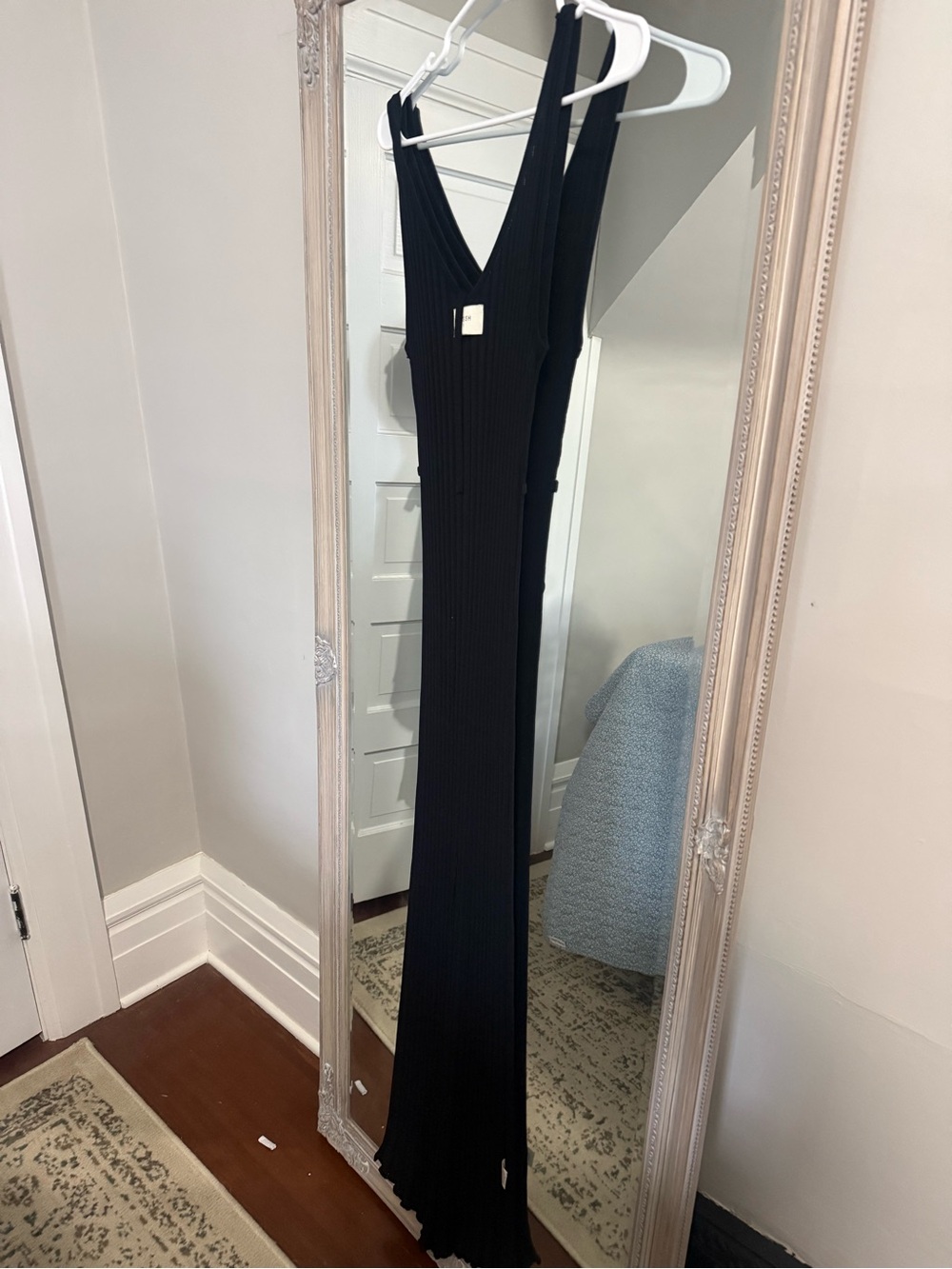 DISSH Black Ribbed V-Neck Maxi Dress